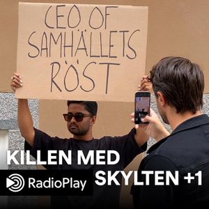 Killen med skylten +1